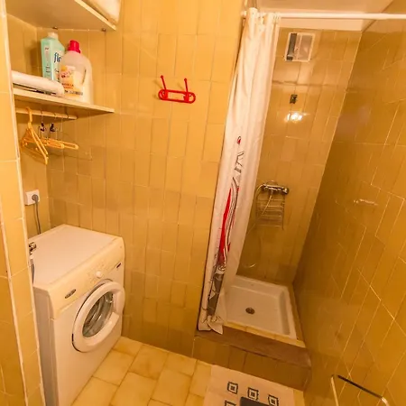 Apartment Escapade 2 *